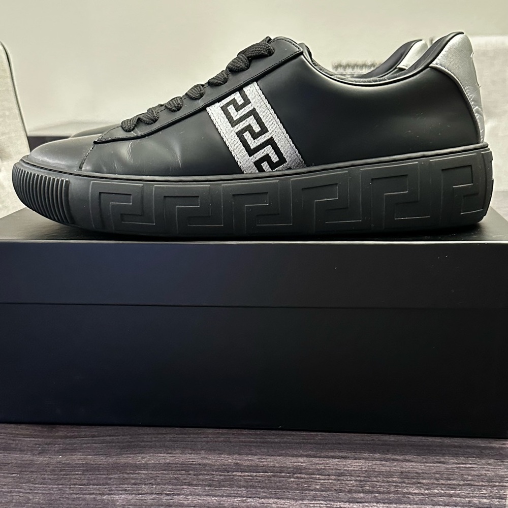 Versace Greca Sneaker 'Black size 44 . Size 11 shoes sneakers in box - Picture 2 of 12